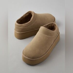 NWOT AE The Hangout Slip-On Slipper